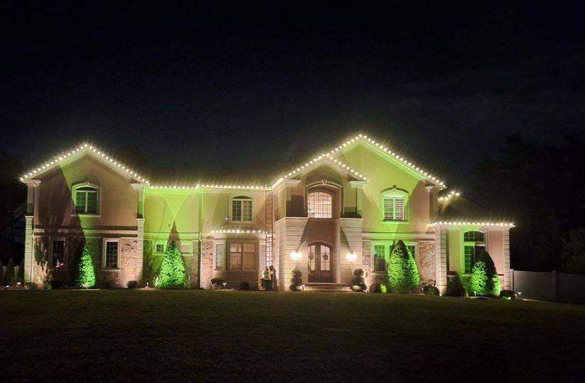Architectural holiday uplighting