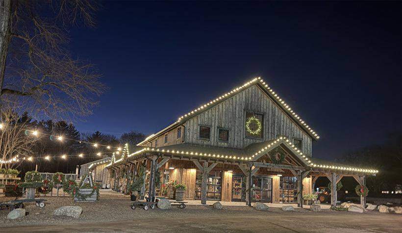 Barn and event venue holiday lighting